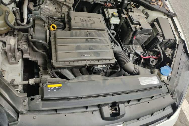 Used Volkswagen Golf 2017 1.6L Automatic Comfort Million-Vehicle Anniversary Edition Engine Bay Left