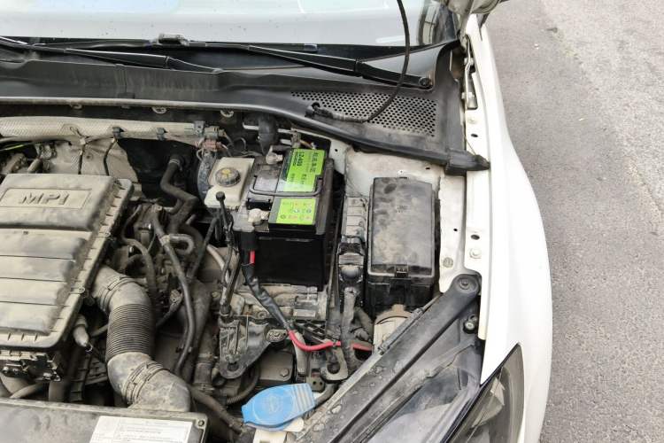 Used Volkswagen Golf 2017 1.6L Automatic Comfort Million-Vehicle Anniversary Edition Engine Bay Left