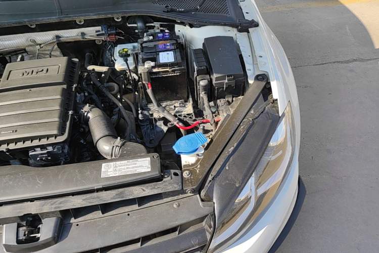 Used Volkswagen Golf 2017 1.6L Automatic Comfort Million-Vehicle Anniversary Edition Engine Bay Left