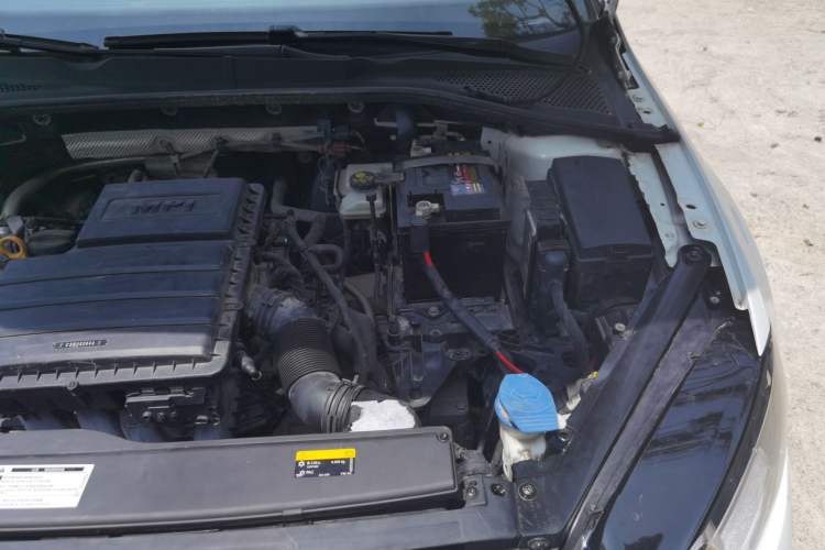 Used Volkswagen Golf 2017 1.6L Automatic Comfort Million-Vehicle Anniversary Edition Engine Bay Left