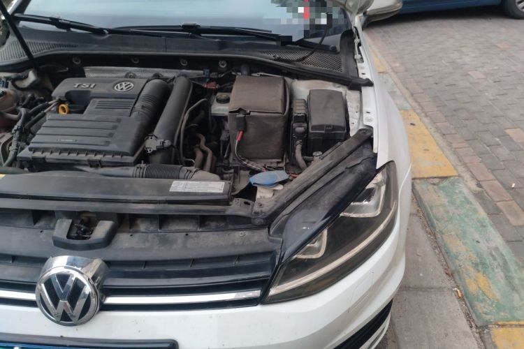 Used Volkswagen Golf 2017 280TSI Automatic R-Line Million-Vehicle Commemorative Edition Engine Bay Left