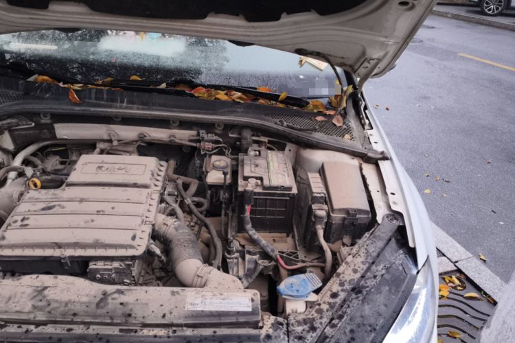 Used Volkswagen Golf 2017 1.6L Automatic Comfort Million-Vehicle Anniversary Edition Engine Bay Left