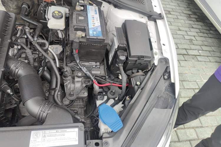Used Volkswagen Golf 2017 1.6L Automatic Comfort Million-Vehicle Anniversary Edition Engine Bay Left