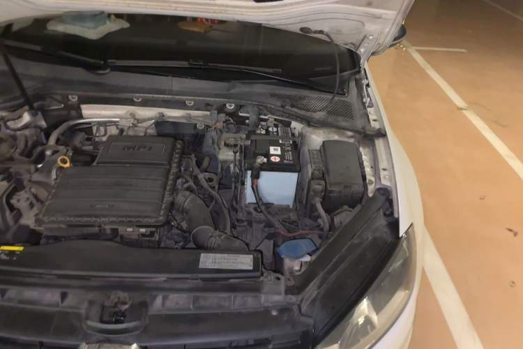 Used Volkswagen Golf 2017 1.6L Automatic Comfort Million-Vehicle Anniversary Edition Engine Bay Left