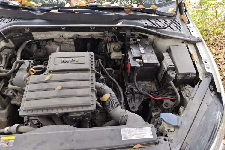 Used Volkswagen Golf 2017 1.6L Automatic Comfort Million-Vehicle Anniversary Edition Engine Bay Left