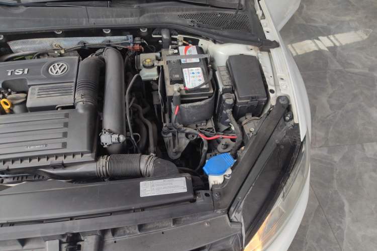 Used Volkswagen Golf 2017 230TSI Automatic Luxury Million-Vehicle Commemorative Edition Engine Bay Left