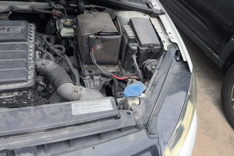 Used Volkswagen Golf 2017 1.6L Automatic Comfort Million-Vehicle Anniversary Edition Engine Bay Left