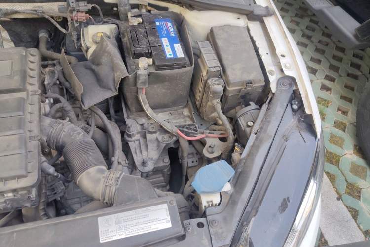 Used Volkswagen Golf 2017 1.6L Automatic Comfort Million-Vehicle Anniversary Edition Engine Bay Left