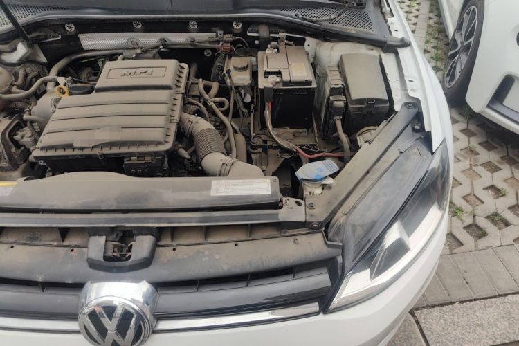 Used Volkswagen Golf 2017 1.6L Automatic Comfort Million-Vehicle Anniversary Edition Engine Bay Left