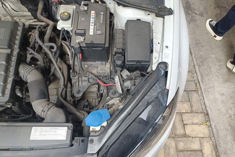 Used Volkswagen Golf 2017 1.6L Automatic Comfort Million-Vehicle Anniversary Edition Engine Bay Left