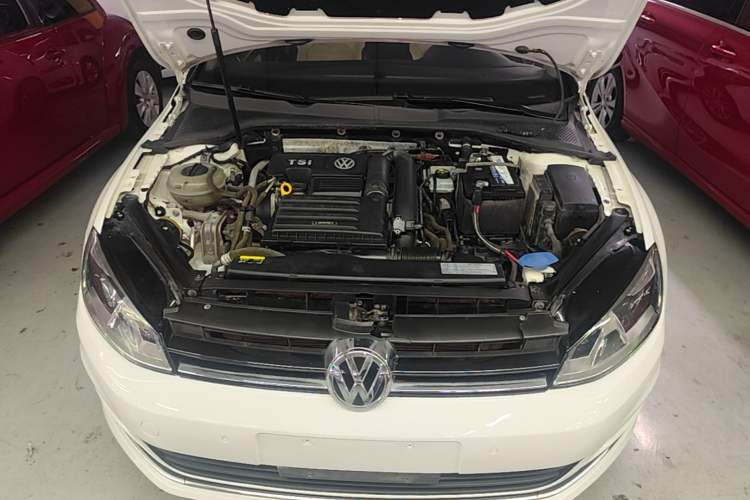 Used Volkswagen Golf 2017 230TSI Automatic Luxury Million-Vehicle Commemorative Edition Engine Bay