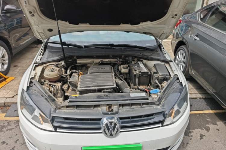 Used Volkswagen Golf 2017 1.6L Automatic Comfort Million-Vehicle Anniversary Edition Engine Bay