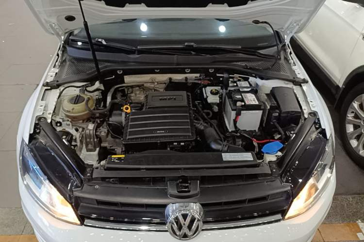 Used Volkswagen Golf 2017 1.6L Automatic Comfort Million-Vehicle Anniversary Edition Engine Bay