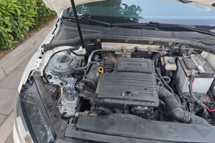 Used Volkswagen Golf 2017 1.6L Automatic Comfort Million-Vehicle Anniversary Edition Engine Bay Right