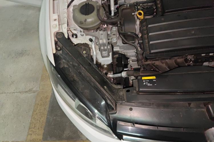 Used Volkswagen Golf 2017 1.6L Automatic Comfort Million-Vehicle Anniversary Edition Engine Bay Right