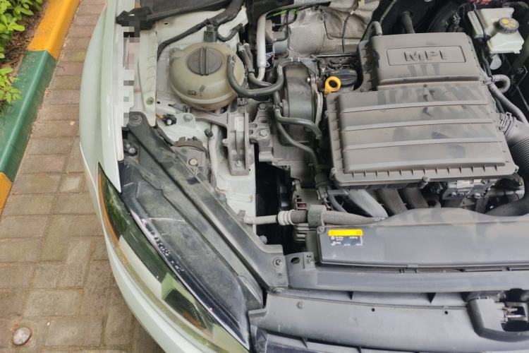 Used Volkswagen Golf 2017 1.6L Automatic Comfort Million-Vehicle Anniversary Edition Engine Bay Right
