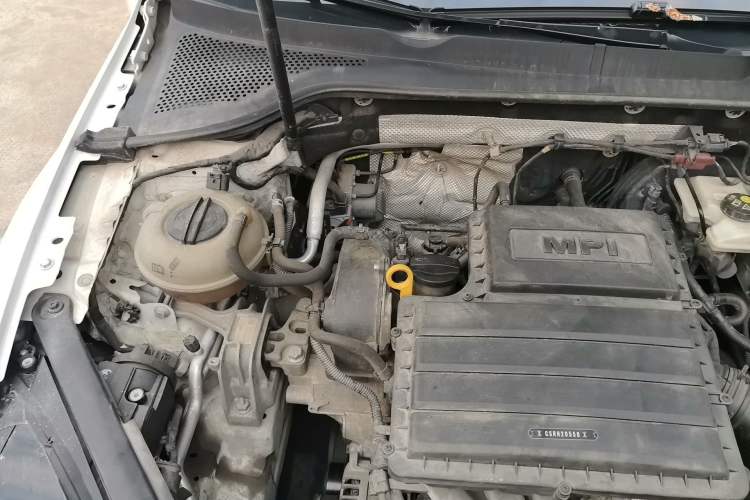 Used Volkswagen Golf 2017 1.6L Automatic Comfort Million-Vehicle Anniversary Edition Engine Bay Right