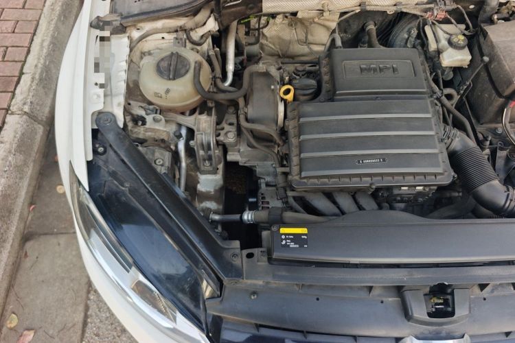 Used Volkswagen Golf 2017 1.6L Automatic Comfort Million-Vehicle Anniversary Edition Engine Bay Right