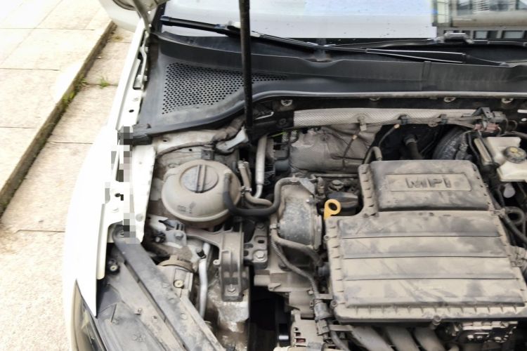 Used Volkswagen Golf 2017 1.6L Automatic Comfort Million-Vehicle Anniversary Edition Engine Bay Right