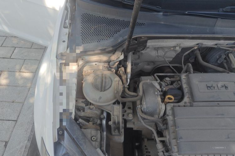 Used Volkswagen Golf 2017 1.6L Automatic Comfort Million-Vehicle Anniversary Edition Engine Bay Right