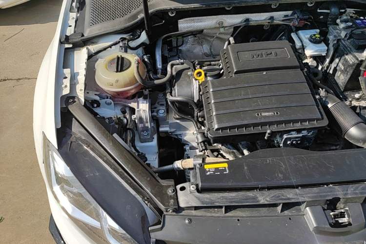 Used Volkswagen Golf 2017 1.6L Automatic Comfort Million-Vehicle Anniversary Edition Engine Bay Right