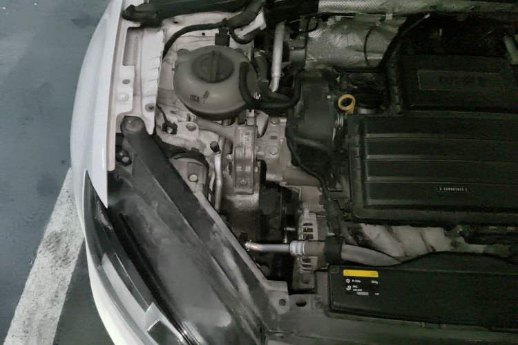 Used Volkswagen Golf 2017 1.6L Automatic Comfort Million-Vehicle Anniversary Edition Engine Bay Right