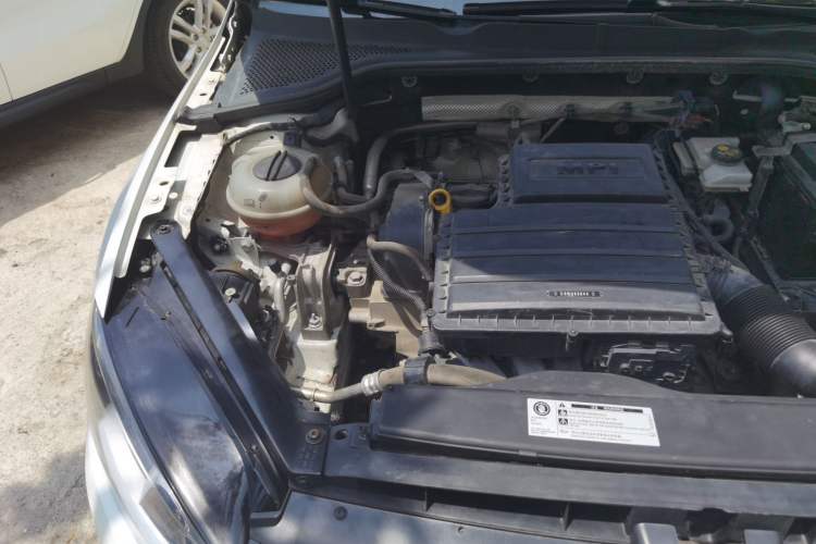Used Volkswagen Golf 2017 1.6L Automatic Comfort Million-Vehicle Anniversary Edition Engine Bay Right