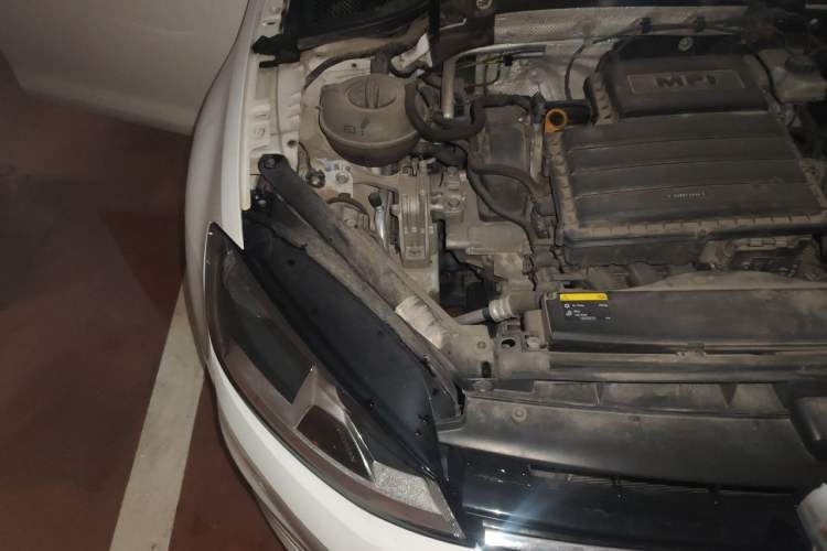 Used Volkswagen Golf 2017 1.6L Automatic Comfort Million-Vehicle Anniversary Edition Engine Bay Right