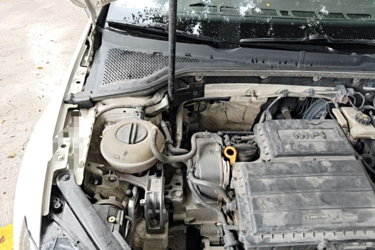 Used Volkswagen Golf 2017 1.6L Automatic Comfort Million-Vehicle Anniversary Edition Engine Bay Right
