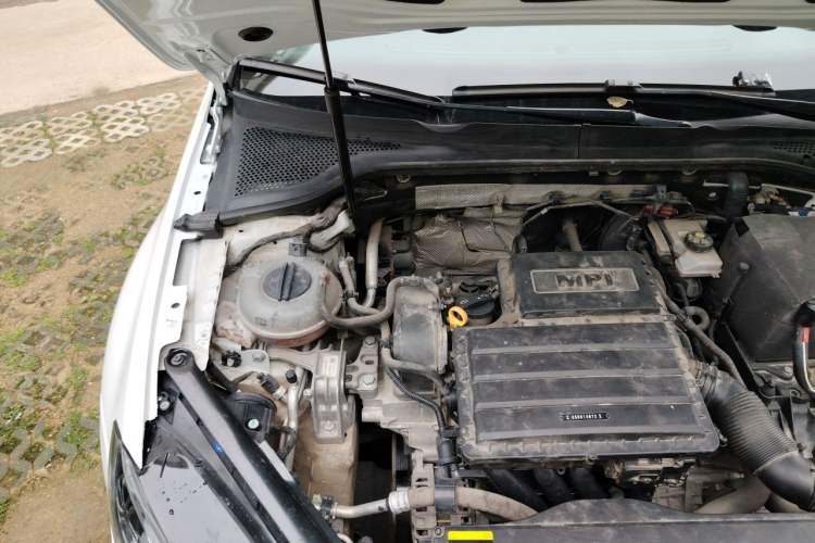 Used Volkswagen Golf 2017 1.6L Automatic Comfort Million-Vehicle Anniversary Edition Engine Bay Right