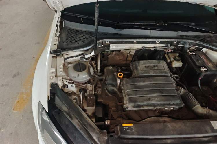 Used Volkswagen Golf 2017 1.6L Automatic Comfort Million-Vehicle Anniversary Edition Engine Bay Right
