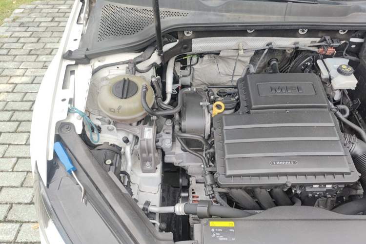 Used Volkswagen Golf 2017 1.6L Automatic Comfort Million-Vehicle Anniversary Edition Engine Bay Right