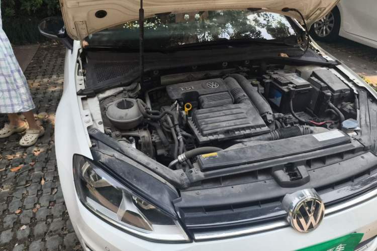 Used Volkswagen Golf 2017 230TSI Automatic Comfort Edition – Celebrating Milestone of One Million Units Engine Bay Right