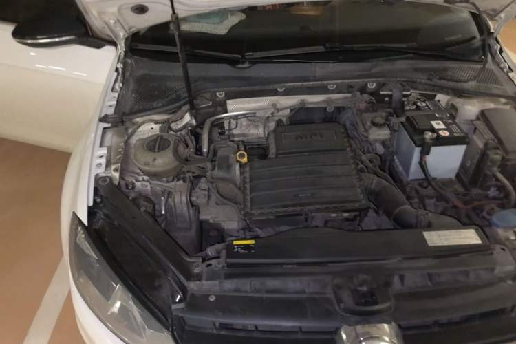 Used Volkswagen Golf 2017 1.6L Automatic Comfort Million-Vehicle Anniversary Edition Engine Bay Right