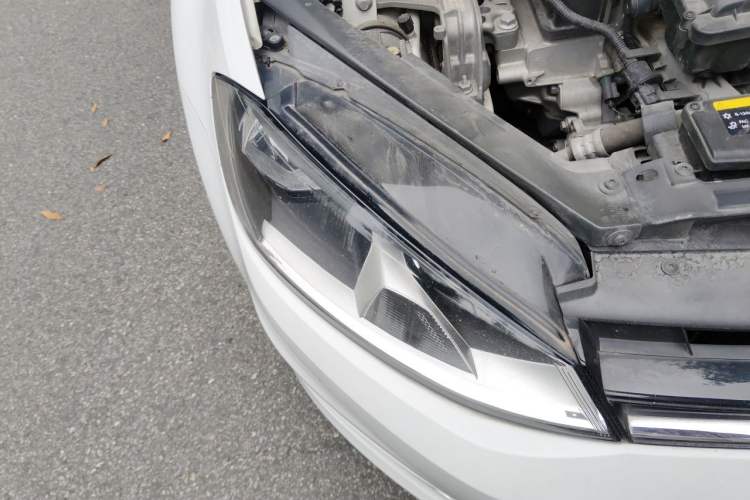 Used Volkswagen Golf 2017 1.6L Automatic Comfort Million-Vehicle Anniversary Edition Engine Bay Right