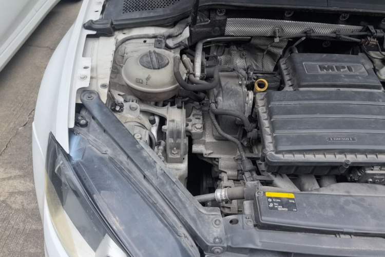 Used Volkswagen Golf 2017 1.6L Automatic Comfort Million-Vehicle Anniversary Edition Engine Bay Right