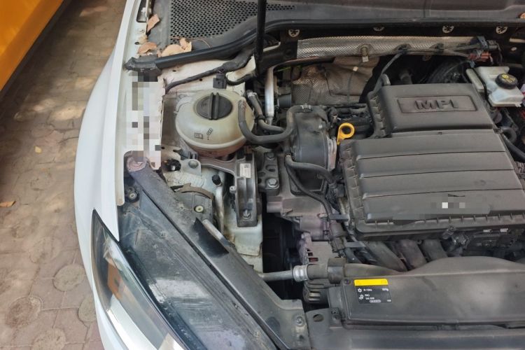 Used Volkswagen Golf 2017 1.6L Automatic Comfort Million-Vehicle Anniversary Edition Engine Bay Right