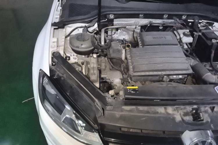 Used Volkswagen Golf 2017 1.6L Automatic Comfort Million-Vehicle Anniversary Edition Engine Bay Right