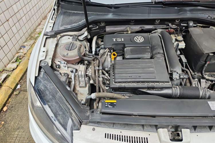 Used Volkswagen Golf 2017 280TSI Automatic R-Line Million-Vehicle Commemorative Edition Engine Bay Right