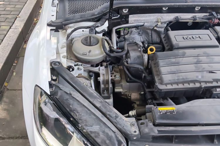 Used Volkswagen Golf 2017 1.6L Automatic Comfort Million-Vehicle Anniversary Edition Engine Bay Right