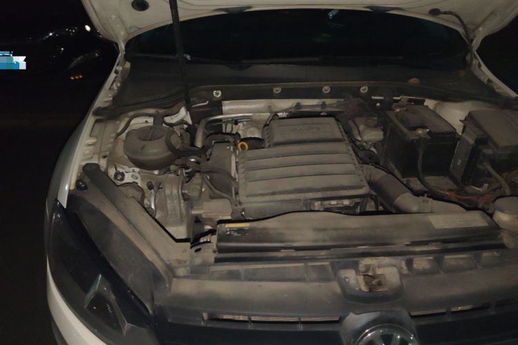 Used Volkswagen Golf 2017 1.6L Automatic Comfort Million-Vehicle Anniversary Edition Engine Bay Right