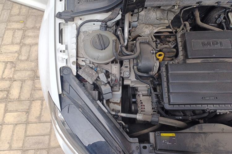 Used Volkswagen Golf 2017 1.6L Automatic Comfort Million-Vehicle Anniversary Edition Engine Bay Right