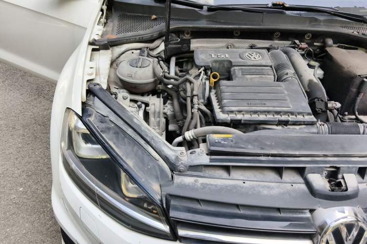 Used Volkswagen Golf 2017 280TSI Automatic R-Line Million-Vehicle Commemorative Edition Engine Bay Right
