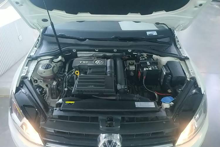 Used Volkswagen Golf 2017 230TSI Automatic Comfort Edition – Celebrating Milestone of One Million Units Engine Bay
