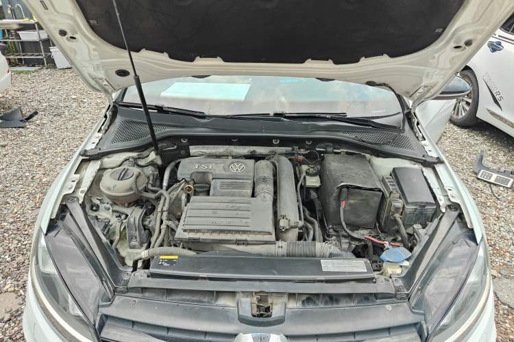 Used Volkswagen Golf 2017 280TSI Automatic R-Line Million-Vehicle Commemorative Edition Engine Bay