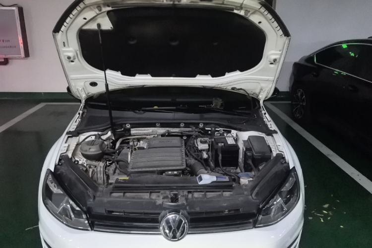 Used Volkswagen Golf 2017 1.6L Automatic Comfort Million-Vehicle Anniversary Edition Engine Bay