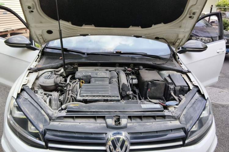 Used Volkswagen Golf 2017 280TSI Automatic R-Line Million-Vehicle Commemorative Edition Engine Bay