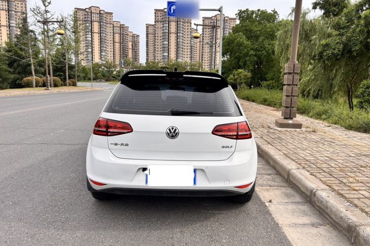 Used Volkswagen Golf 2017 1.6L Automatic Comfort Million-Vehicle Anniversary Edition Exterior 1