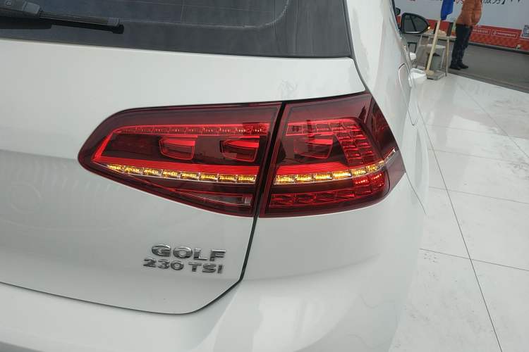 Used Volkswagen Golf 2017 230TSI Automatic Comfort Edition – Celebrating Milestone of One Million Units Exterior 1