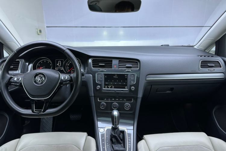 Used Volkswagen Golf 2017 230TSI Automatic Luxury Million-Vehicle Commemorative Edition Exterior 10